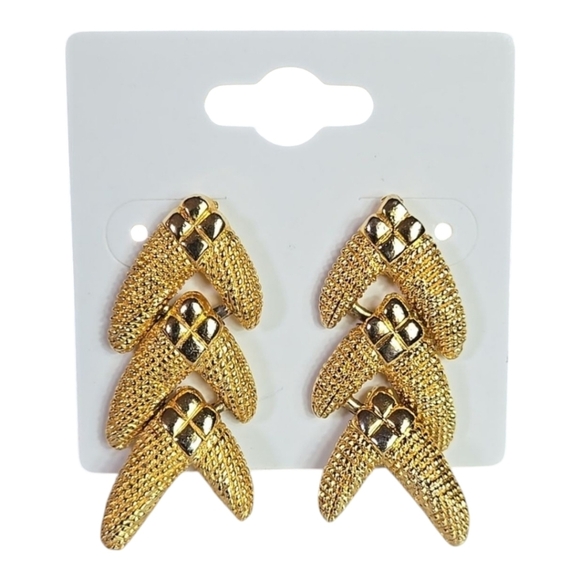 Elegant Gold tone  drop Earrings - Picture 4 of 16